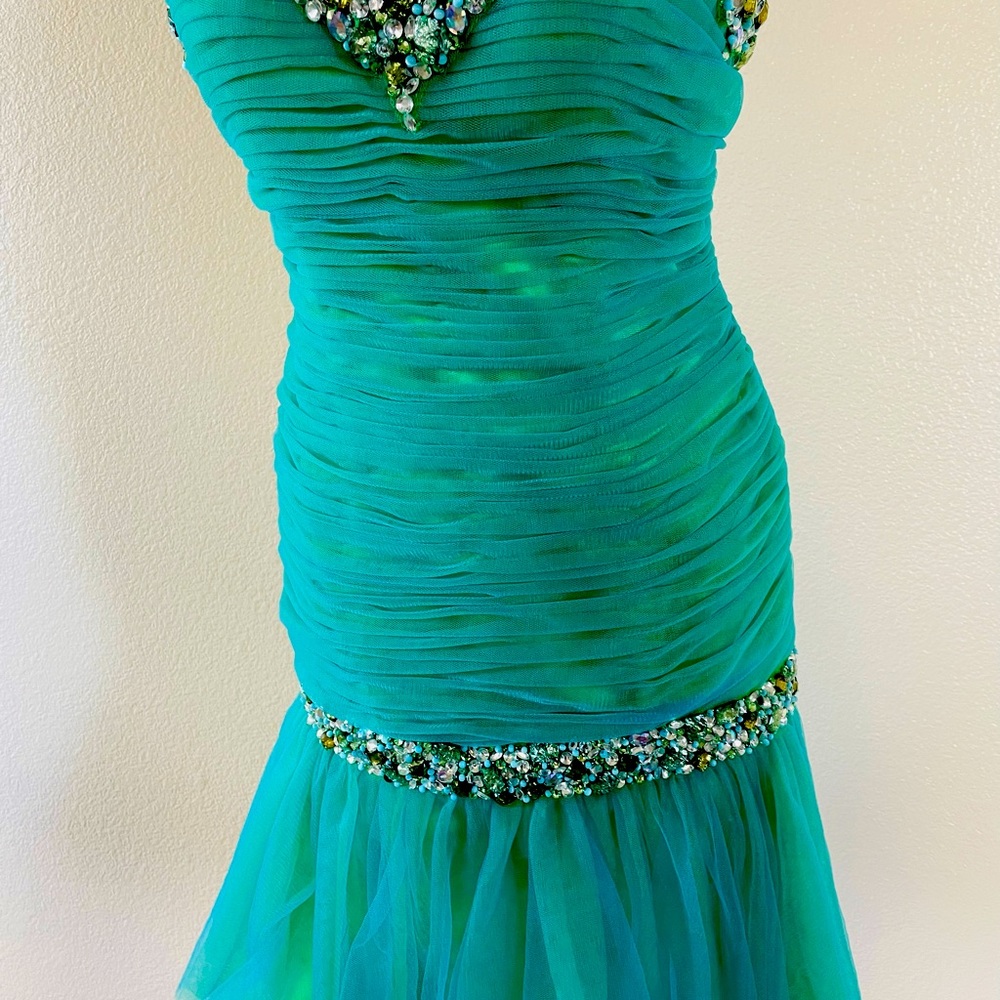 Holiday Dress! Christmas green or Perfect for New Year’s Eve!! Alyce design.